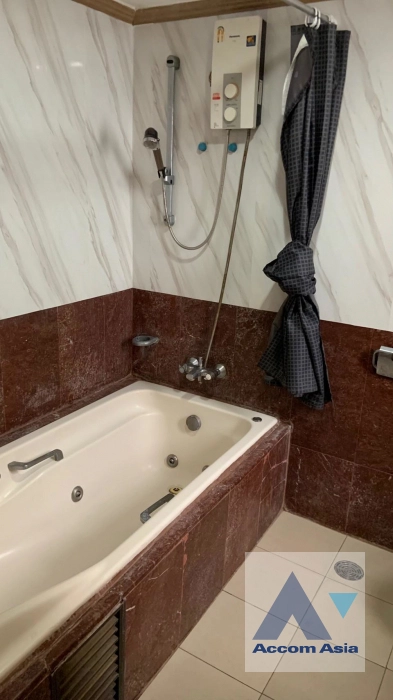 33  7 br Townhouse for rent and sale in Sukhumvit ,Bangkok BTS Ekkamai 2513324