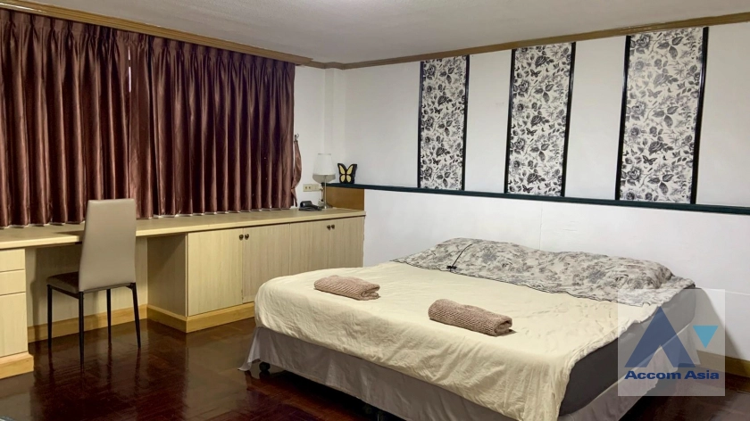 13  7 br Townhouse for rent and sale in Sukhumvit ,Bangkok BTS Ekkamai 2513324