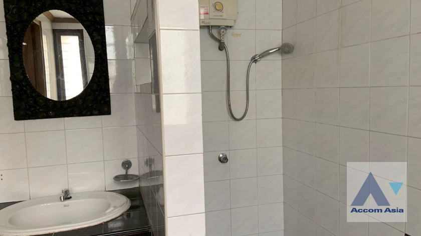 36  7 br Townhouse for rent and sale in Sukhumvit ,Bangkok BTS Ekkamai 2513324