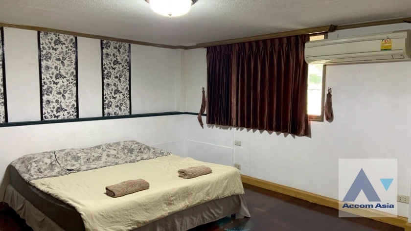 14  7 br Townhouse for rent and sale in Sukhumvit ,Bangkok BTS Ekkamai 2513324