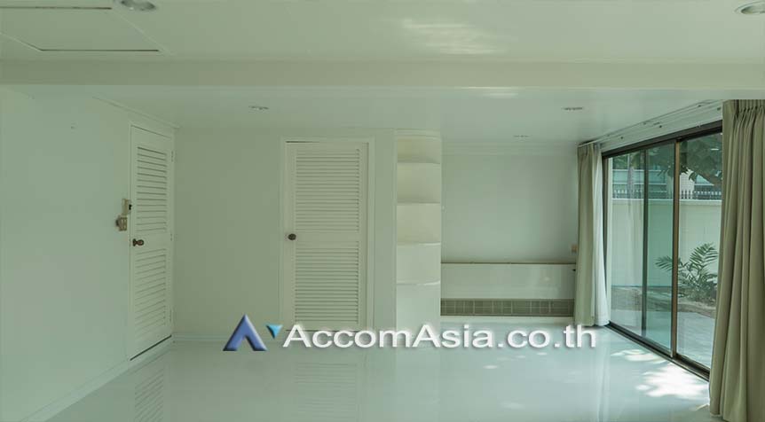  3 Bedrooms  House For Rent in ploenchit ,BangkokBTS-Ploenchit- 1713336