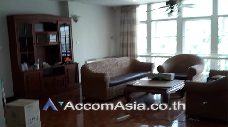  3 Bedrooms  Apartment For Rent in Ploenchit, Bangkok  near BTS Ploenchit (1413384)