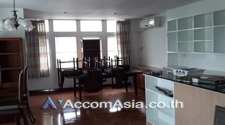  3 Bedrooms  Apartment For Rent in Ploenchit, Bangkok  near BTS Ploenchit (1413384)