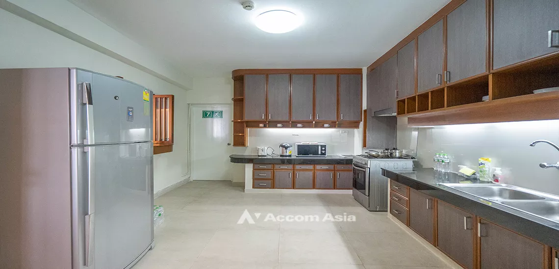  2 Bedrooms  Apartment For Rent in Ploenchit, Bangkok  near BTS Ploenchit (1413385)