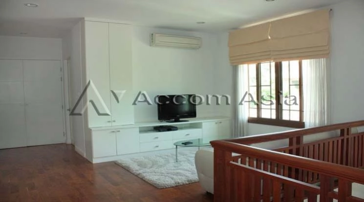 7  4 br House for rent and sale in Pattanakarn ,Bangkok  at Peaceful compound 1713394