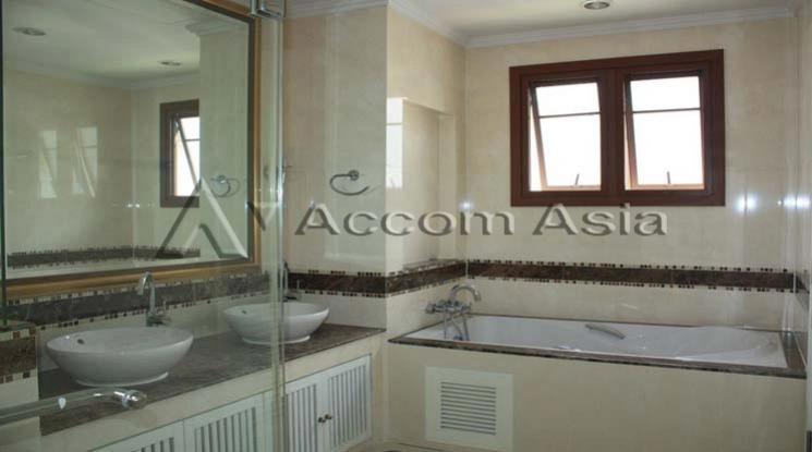 9  4 br House for rent and sale in Pattanakarn ,Bangkok  at Peaceful compound 1713394