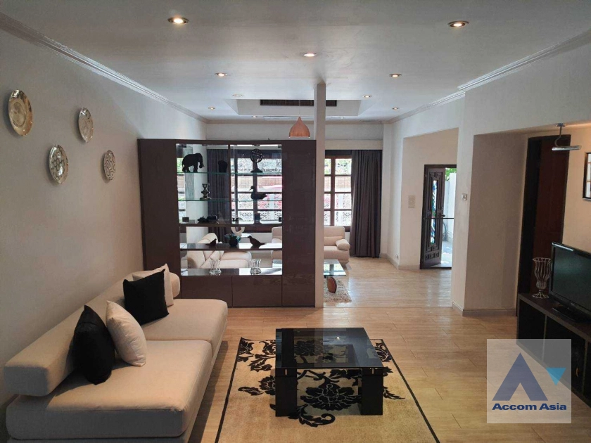 unitFully Furnished, Pet friendly |  3 Bedrooms  House For Rent in Sukhumvit, Bangkok  near BTS Phrom Phong (110087)