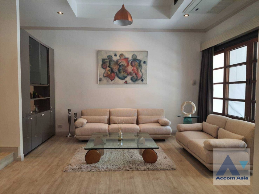 unitFully Furnished, Pet friendly |  3 Bedrooms  House For Rent in Sukhumvit, Bangkok  near BTS Phrom Phong (110087)