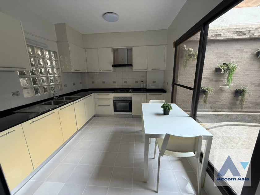 8  3 br House For Rent in Sukhumvit ,Bangkok BTS Phrom Phong 110087