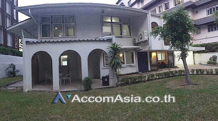 unitPet friendly |  3 Bedrooms  House For Rent & Sale in Sukhumvit, Bangkok  near BTS Phrom Phong (90203)