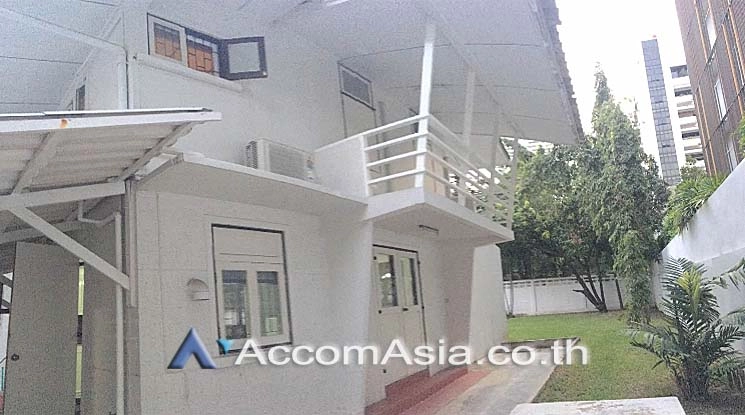 unitPet friendly |  3 Bedrooms  House For Rent & Sale in Sukhumvit, Bangkok  near BTS Phrom Phong (90203)