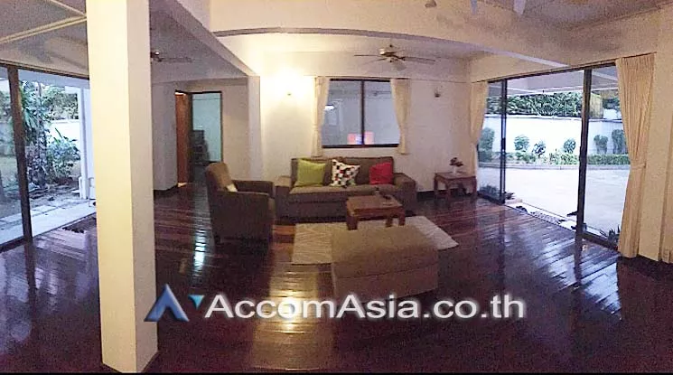 Pet friendly |  3 Bedrooms  House For Rent in Sukhumvit, Bangkok  near BTS Phrom Phong (90203)