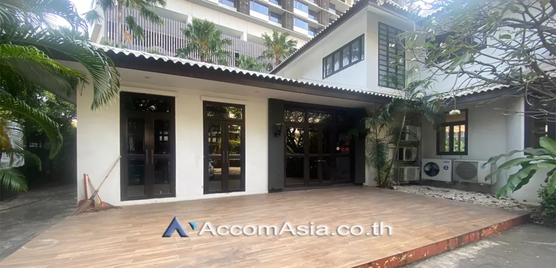  2  3 br House For Rent in Sathorn ,Bangkok MRT Khlong Toei 1713481