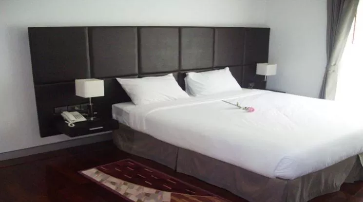 8  2 br Apartment For Rent in Sukhumvit ,Bangkok BTS Phrom Phong at Stylishly Refurbished 1413486