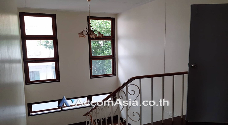unitHome Office, Pet friendly |  3 Bedrooms  House For Rent & Sale in Phaholyothin, Bangkok  near BTS Ari (1713493)