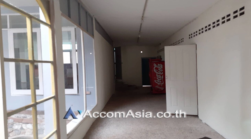 unitHome Office, Pet friendly |  3 Bedrooms  House For Rent & Sale in Phaholyothin, Bangkok  near BTS Ari (1713493)