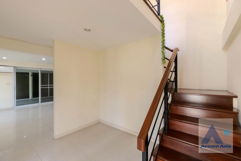 9  3 br House for rent and sale in Sukhumvit ,Bangkok BTS Ekkamai 1713519