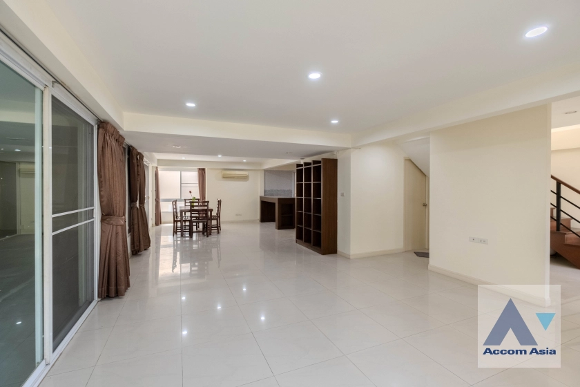  1  3 br House for rent and sale in Sukhumvit ,Bangkok BTS Ekkamai 1713519