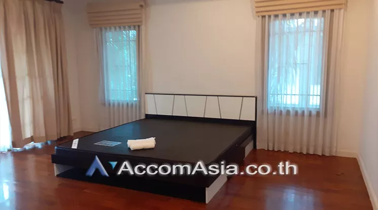  4 Bedrooms  House For Rent in Pattanakarn, Bangkok  (1813587)
