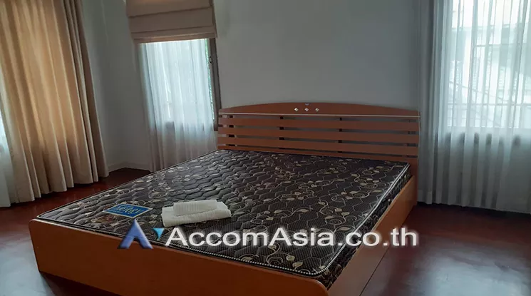 unit 4 Bedrooms  House For Rent in Pattanakarn, Bangkok  (1813587)