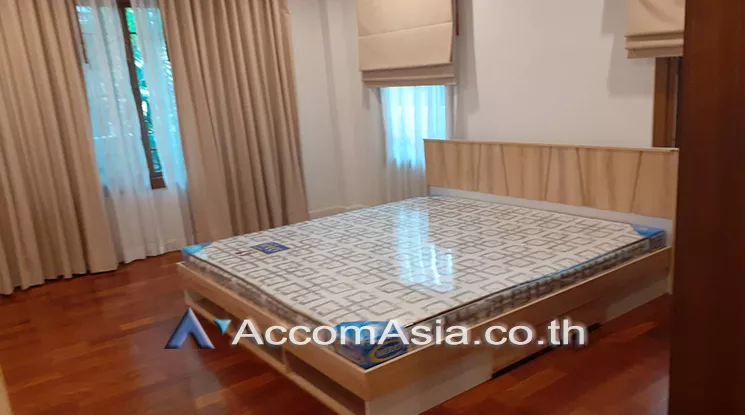 6  4 br House For Rent in Pattanakarn ,Bangkok  at Peaceful compound 1813587