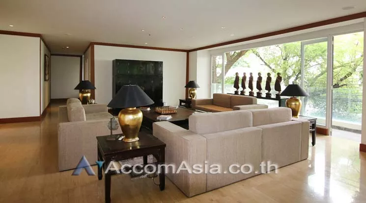  3 Bedrooms  Apartment For Rent in Sathorn, Bangkok  near BTS Chong Nonsi (10121)