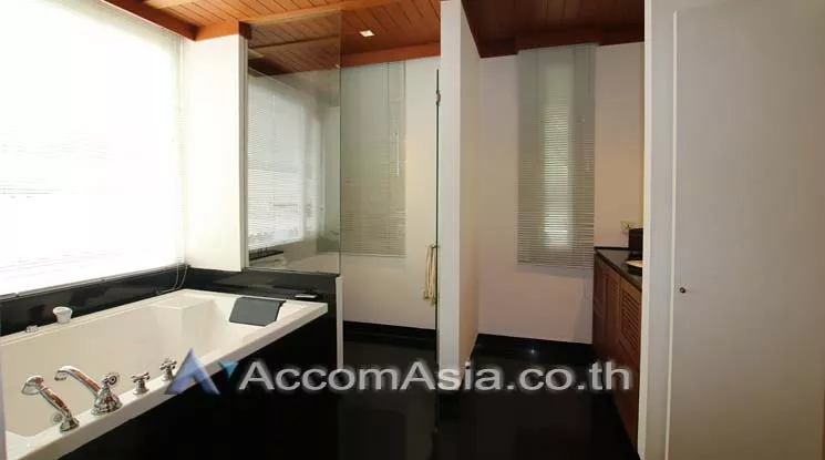 7  3 br Apartment For Rent in Sathorn ,Bangkok BTS Chong Nonsi at Cozy low rise 10121