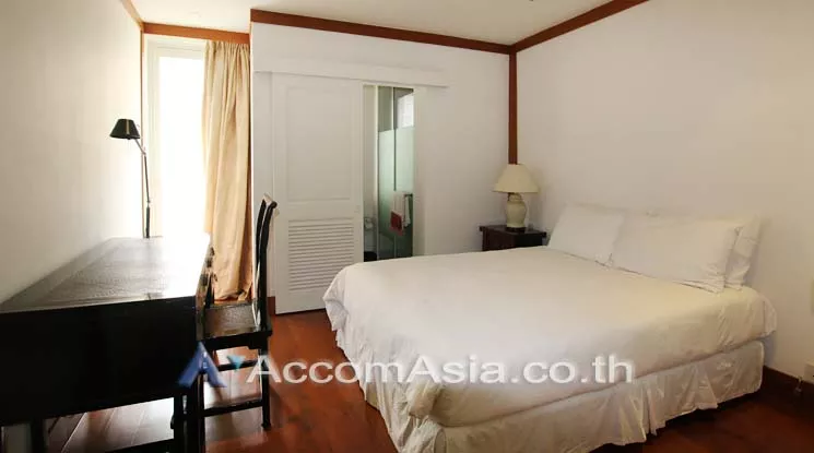 8  3 br Apartment For Rent in Sathorn ,Bangkok BTS Chong Nonsi at Cozy low rise 10121