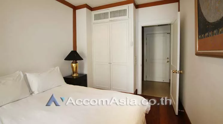 9  3 br Apartment For Rent in Sathorn ,Bangkok BTS Chong Nonsi at Cozy low rise 10121