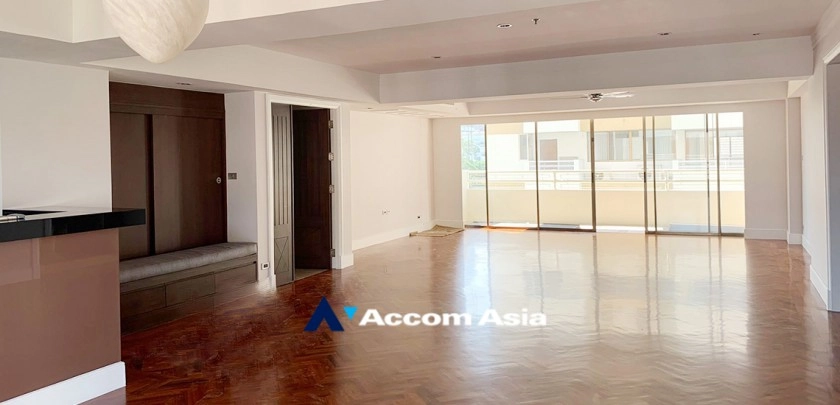 unit 4 Bedrooms  Apartment For Rent in Sukhumvit, Bangkok  near BTS Phrom Phong (1413634)