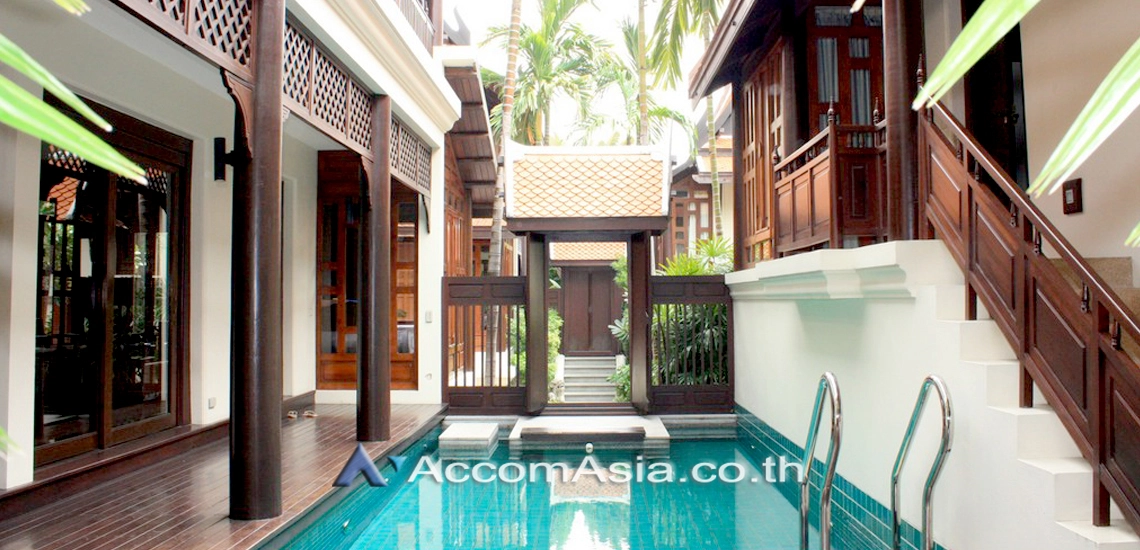 Private Swimming Pool |  3 Bedrooms  House For Rent in Sukhumvit, Bangkok  near BTS Ekkamai (50072)