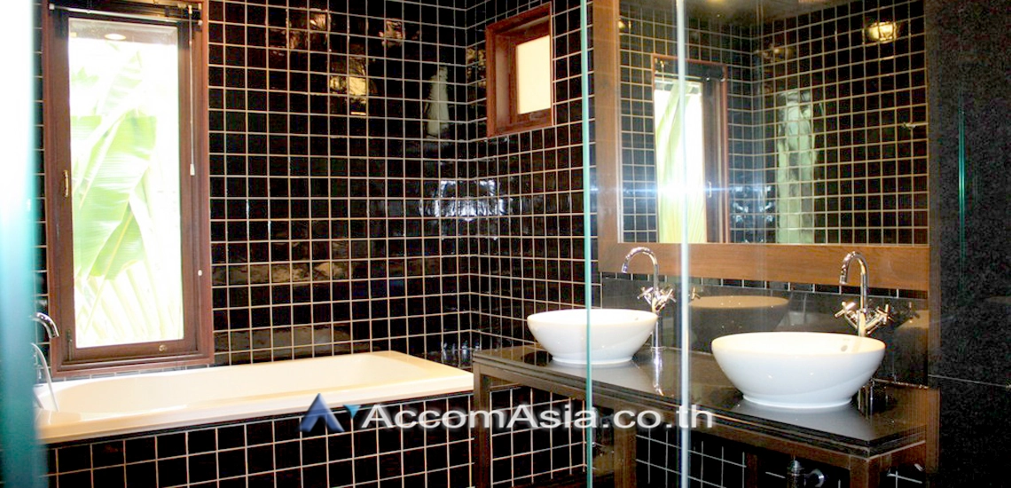 7  3 br House for rent and sale in Sukhumvit ,Bangkok BTS Ekkamai at The classical charming 50072