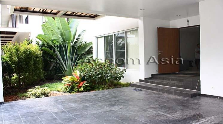 unit 3 Bedrooms  House For Rent & Sale in Sukhumvit, Bangkok  near BTS Thong Lo (1713753)