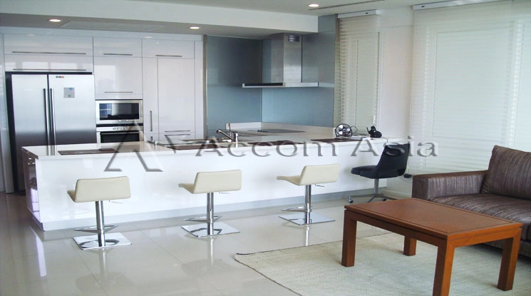 unit 2 Bedrooms  Condominium For Rent in Ploenchit, Bangkok  near BTS Ratchadamri (1513807)