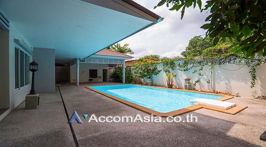 unit 4 Bedrooms  House For Rent in Sukhumvit, Bangkok  near BTS Phrom Phong (1913854)