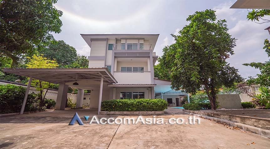 unit 4 Bedrooms  House For Rent in Sukhumvit, Bangkok  near BTS Phrom Phong (1913854)