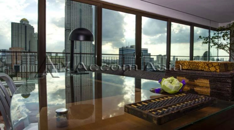 unit 4 Bedrooms  Apartment For Rent in Silom, Bangkok  near BTS Surasak (1513868)