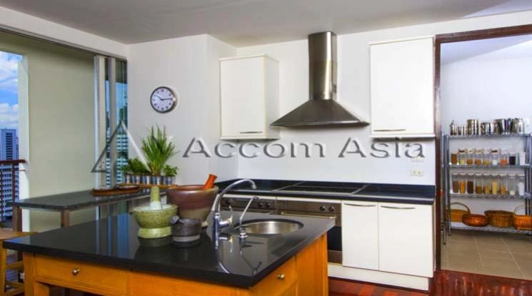 5  4 br Apartment For Rent in Silom ,Bangkok BTS Surasak at A Unique design and Terrace 1513868