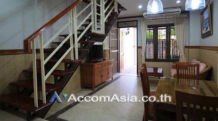 unit 2 Bedrooms  Townhouse For Rent & Sale in Sukhumvit, Bangkok  near BTS Thong Lo (2513872)