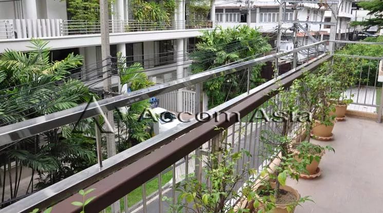 Big Balcony |  3 Bedrooms  Apartment For Rent in Sukhumvit, Bangkok  near BTS Asok - MRT Sukhumvit (1413879)