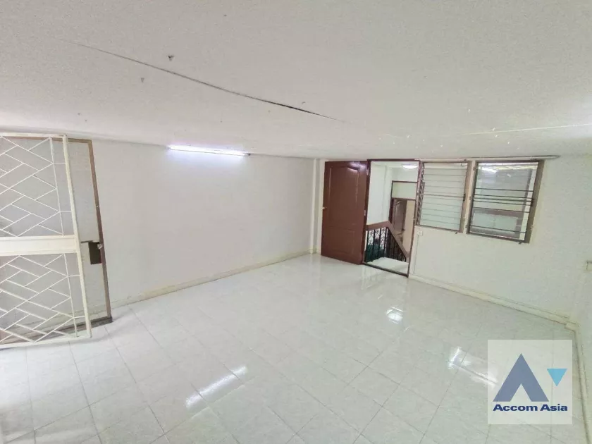 unit 4 Bedrooms  House For Rent in Sukhumvit, Bangkok  near BTS Nana (2513892)