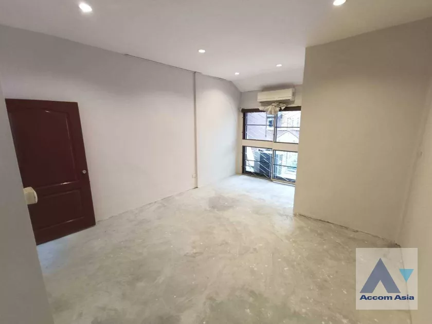18  4 br House For Rent in Sukhumvit ,Bangkok BTS Nana 2513892