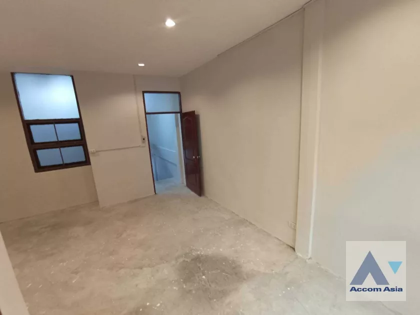 28  4 br House For Rent in Sukhumvit ,Bangkok BTS Nana 2513892