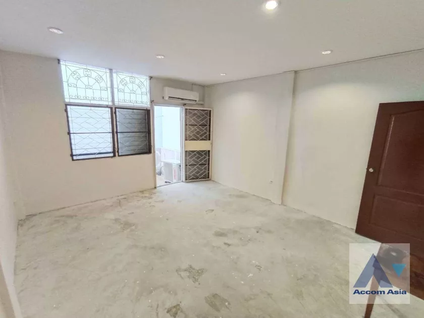 25  4 br House For Rent in Sukhumvit ,Bangkok BTS Nana 2513892