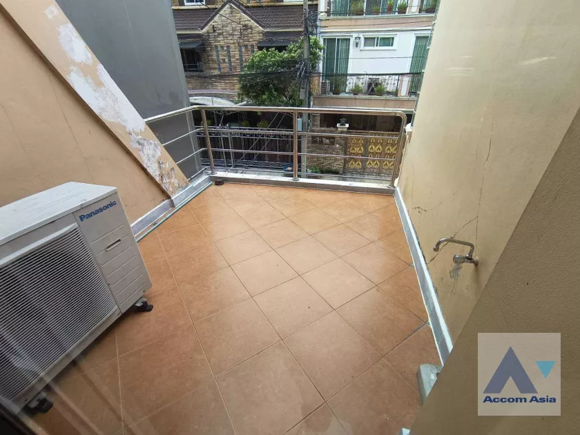 32  4 br House For Rent in Sukhumvit ,Bangkok BTS Nana 2513892