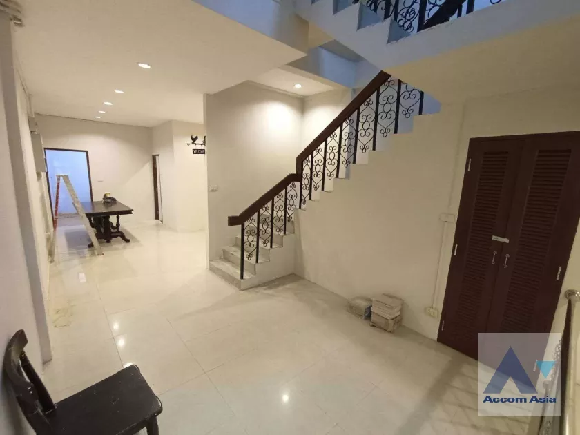  2  4 br House For Rent in sukhumvit ,Bangkok BTS Nana 2513892
