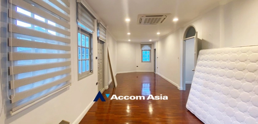 12  3 br House For Rent in Sukhumvit ,Bangkok BTS Thong Lo 100041