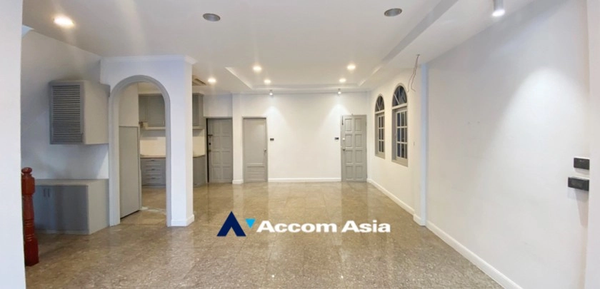 unitHome Office, Private Swimming Pool |  3 Bedrooms  House For Rent in Sukhumvit, Bangkok  near BTS Thong Lo (100041)