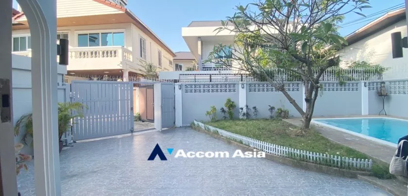 24  3 br House For Rent in sukhumvit ,Bangkok BTS Thong Lo 100041