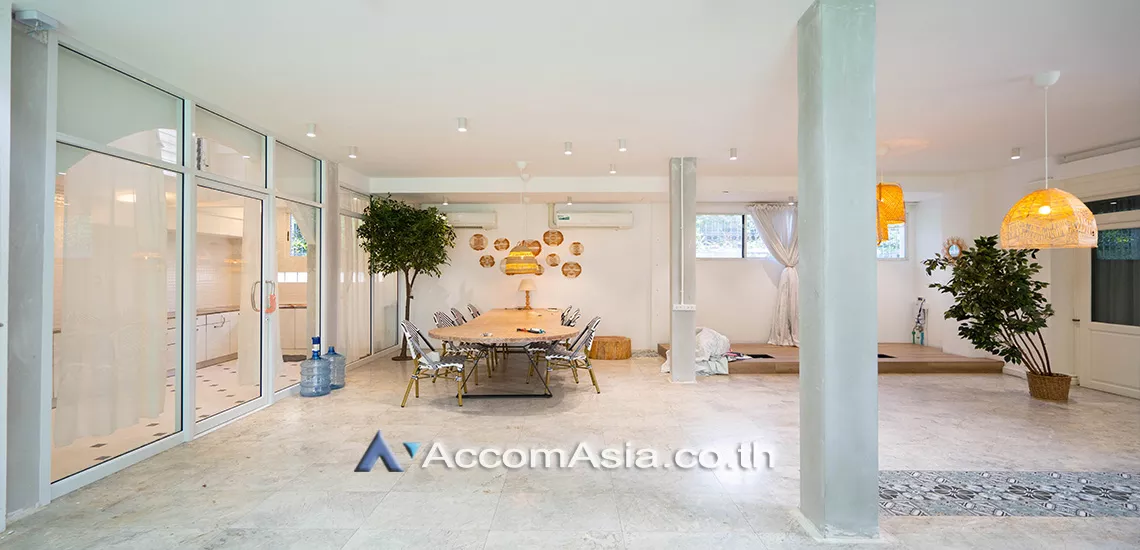 unitPrivate Swimming Pool |  4 Bedrooms  House For Rent in Sukhumvit, Bangkok  near BTS Thong Lo (100042)